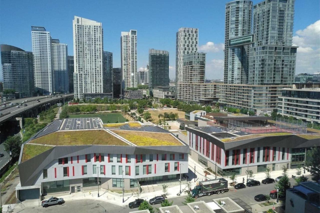 Three-Bedroom Condo With Free Parking Nearby Cn Tower With Lake View 多伦多 外观 照片