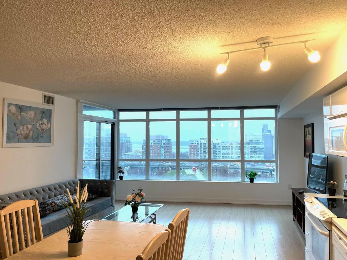 Three-Bedroom Condo With Free Parking Nearby Cn Tower With Lake View 多伦多 外观 照片