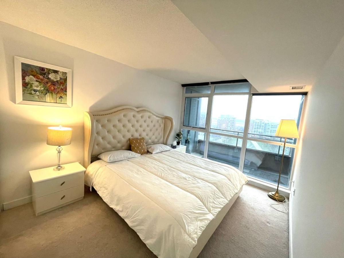 Three-Bedroom Condo With Free Parking Nearby Cn Tower With Lake View 多伦多 外观 照片
