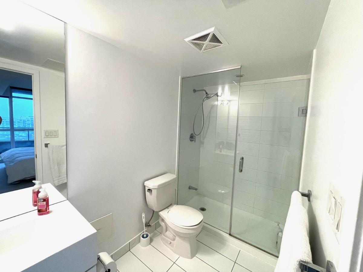 Three-Bedroom Condo With Free Parking Nearby Cn Tower With Lake View 多伦多 外观 照片