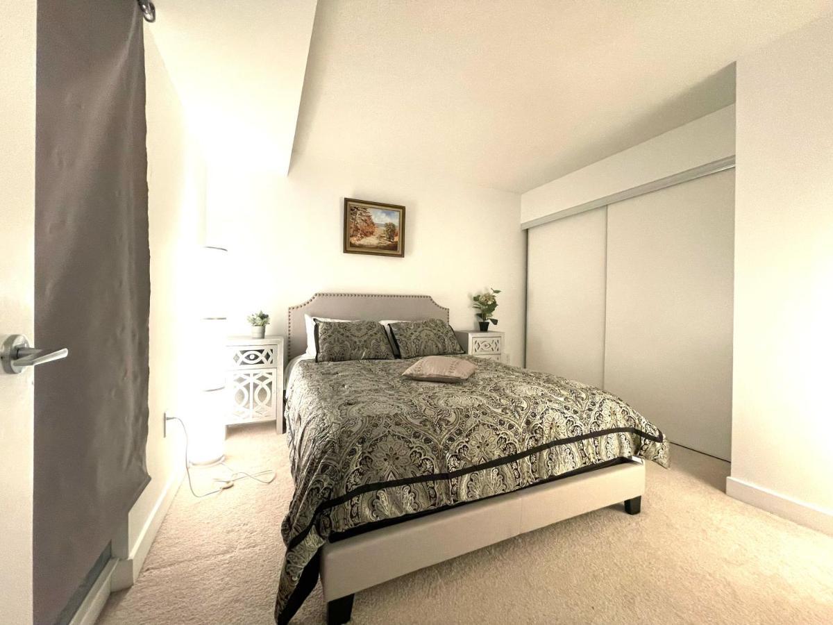 Three-Bedroom Condo With Free Parking Nearby Cn Tower With Lake View 多伦多 外观 照片