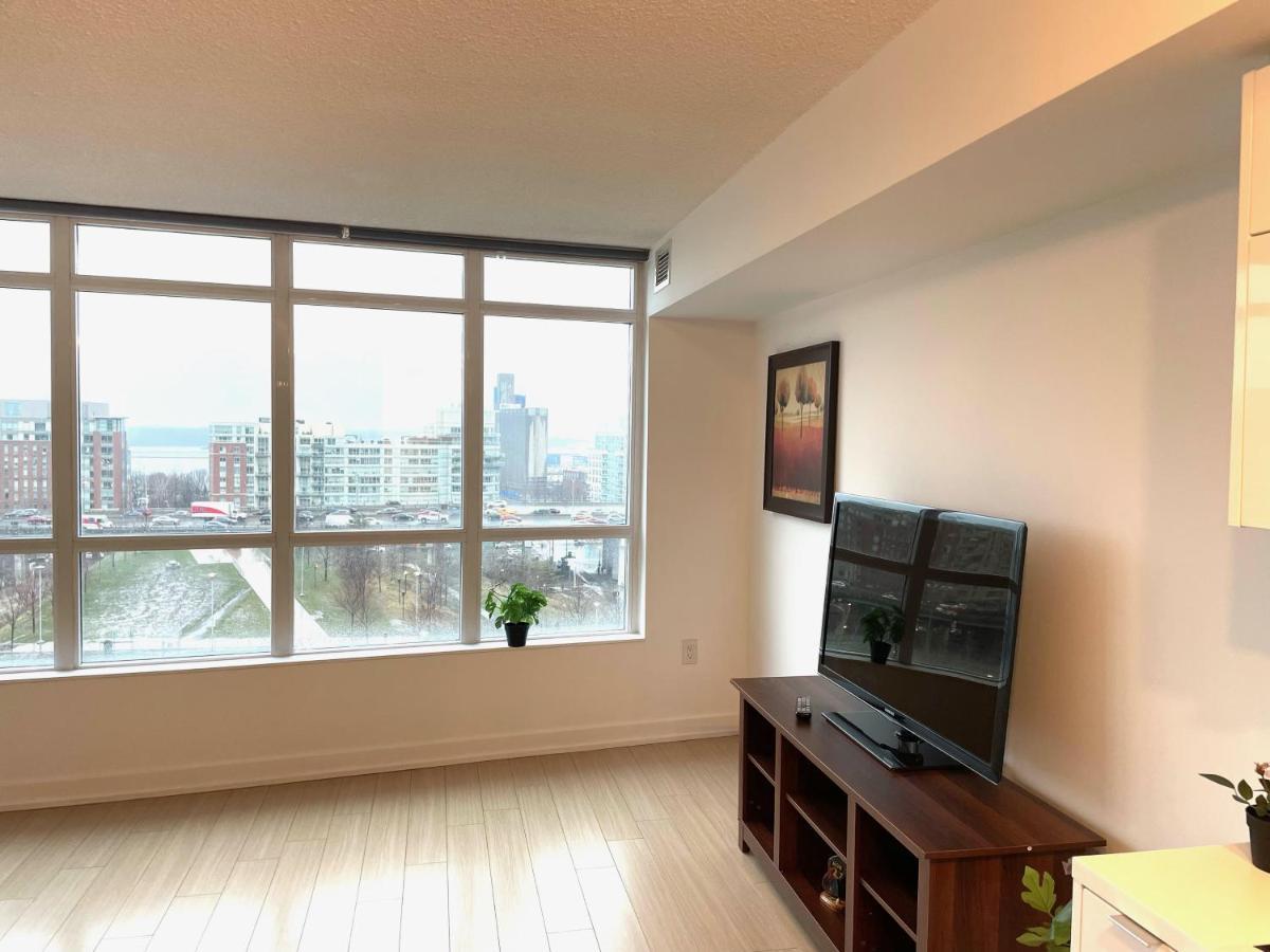 Three-Bedroom Condo With Free Parking Nearby Cn Tower With Lake View 多伦多 外观 照片