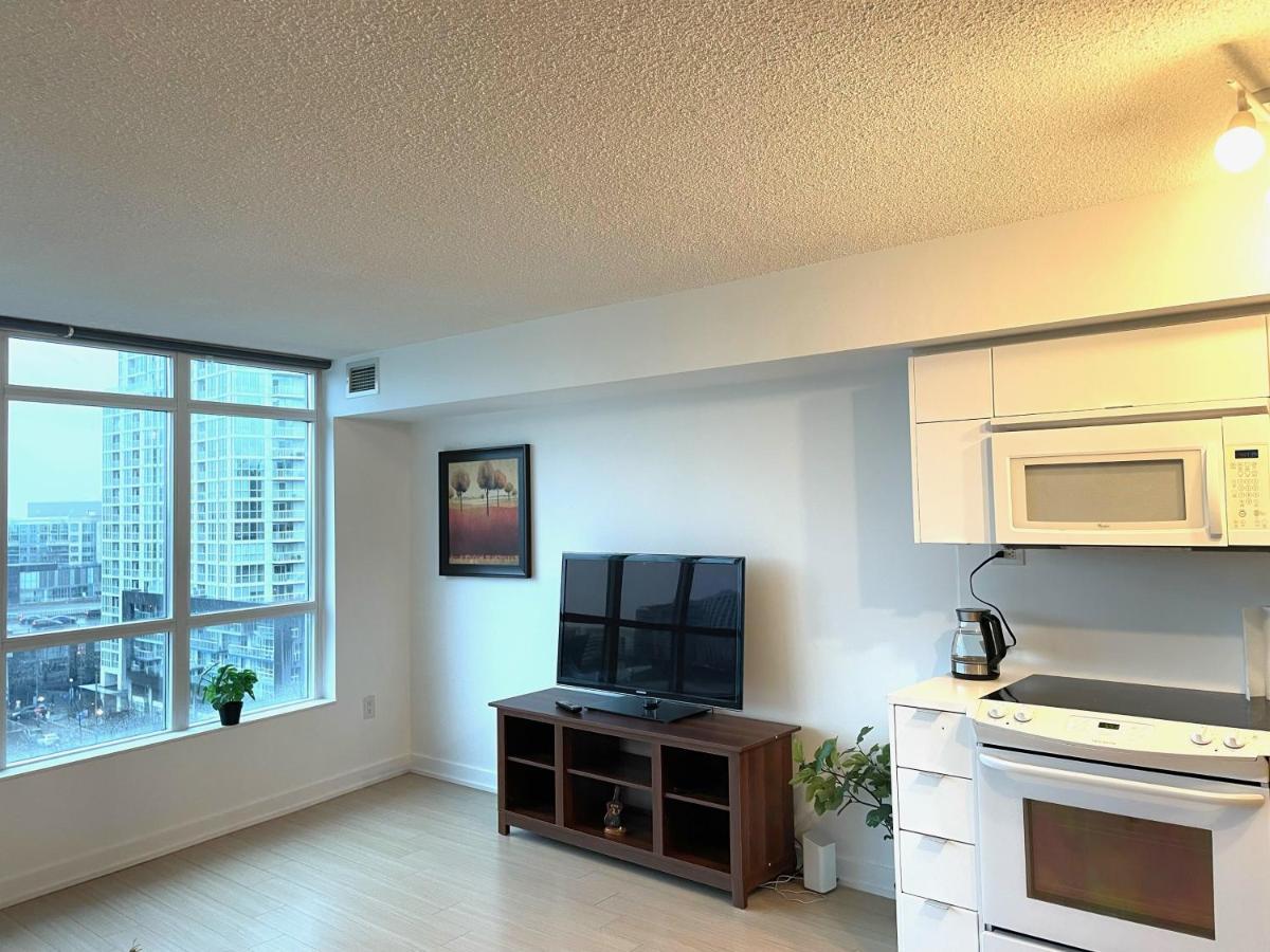 Three-Bedroom Condo With Free Parking Nearby Cn Tower With Lake View 多伦多 外观 照片
