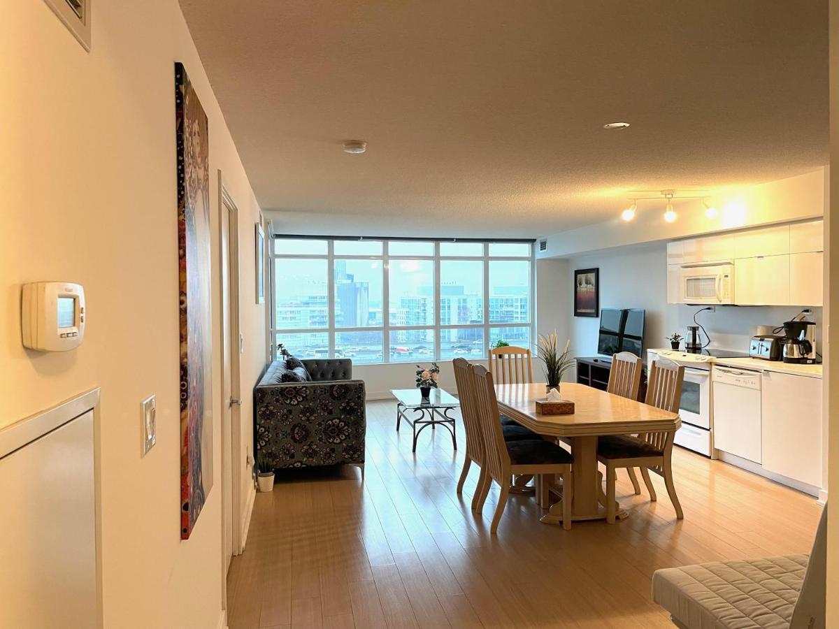 Three-Bedroom Condo With Free Parking Nearby Cn Tower With Lake View 多伦多 外观 照片
