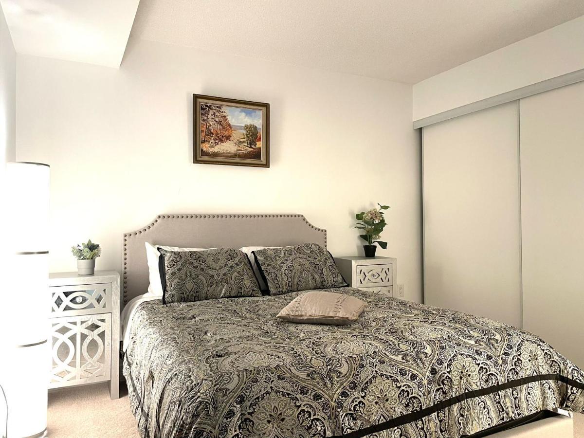 Three-Bedroom Condo With Free Parking Nearby Cn Tower With Lake View 多伦多 外观 照片