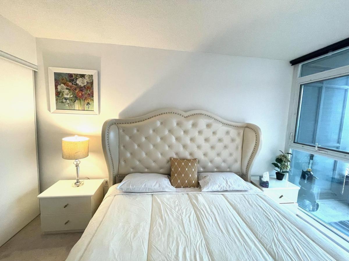 Three-Bedroom Condo With Free Parking Nearby Cn Tower With Lake View 多伦多 外观 照片
