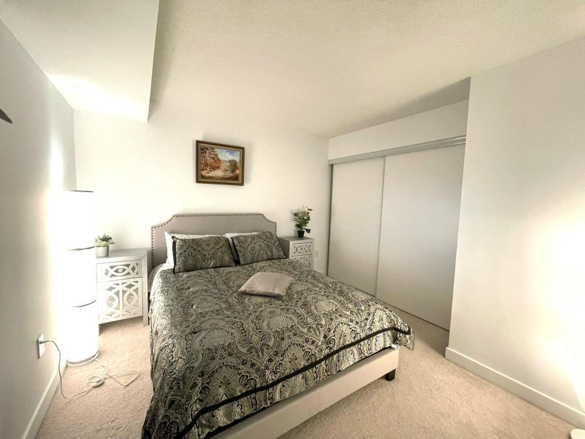 Three-Bedroom Condo With Free Parking Nearby Cn Tower With Lake View 多伦多 外观 照片