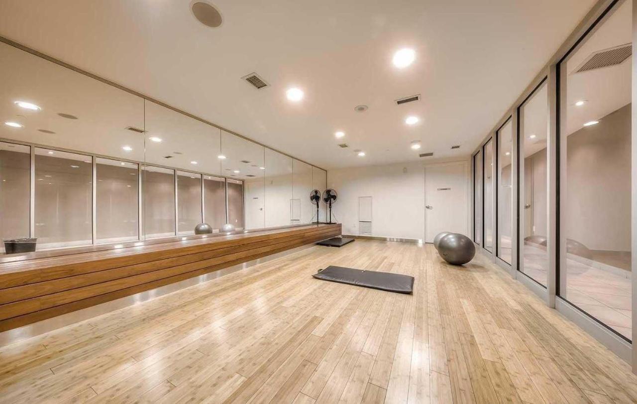 Three-Bedroom Condo With Free Parking Nearby Cn Tower With Lake View 多伦多 外观 照片