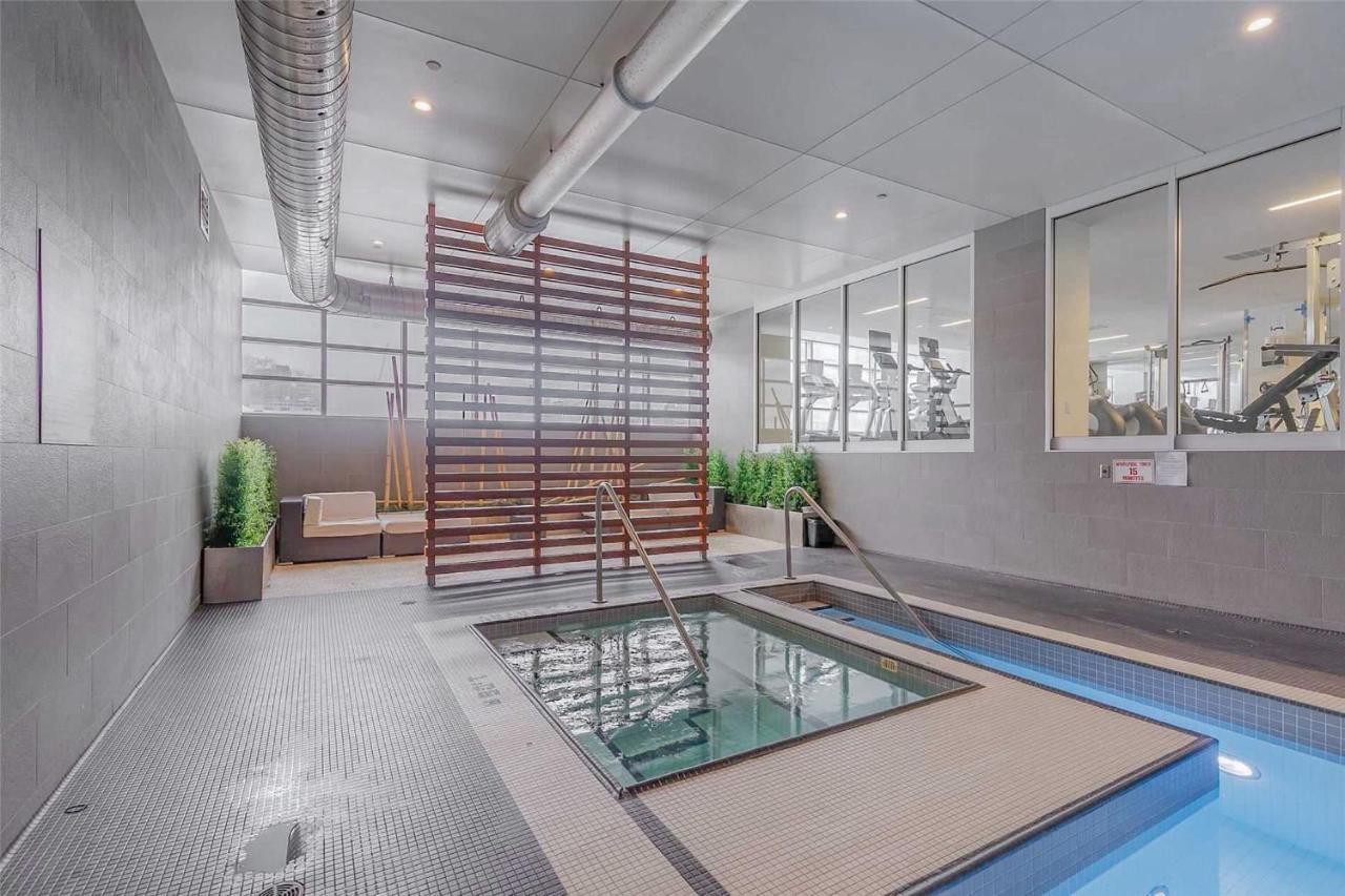 Three-Bedroom Condo With Free Parking Nearby Cn Tower With Lake View 多伦多 外观 照片