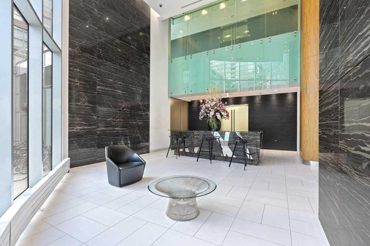 Three-Bedroom Condo With Free Parking Nearby Cn Tower With Lake View 多伦多 外观 照片