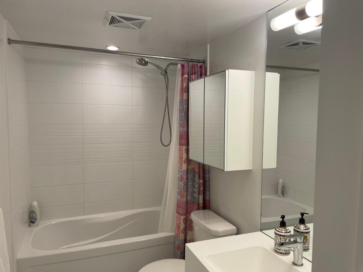 Three-Bedroom Condo With Free Parking Nearby Cn Tower With Lake View 多伦多 外观 照片