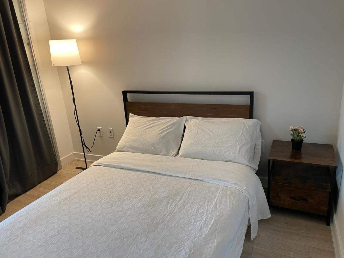 Three-Bedroom Condo With Free Parking Nearby Cn Tower With Lake View 多伦多 外观 照片