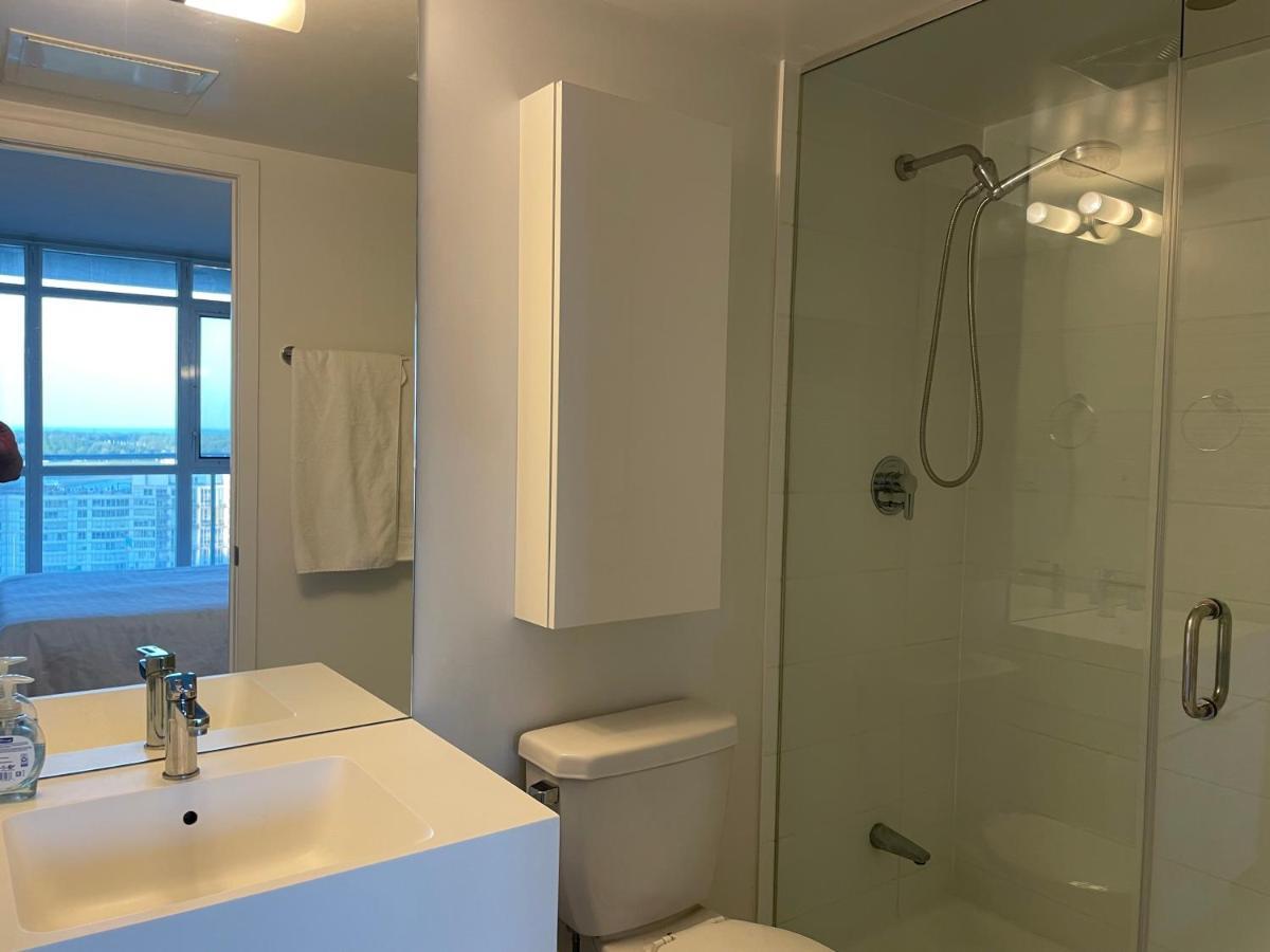 Three-Bedroom Condo With Free Parking Nearby Cn Tower With Lake View 多伦多 外观 照片