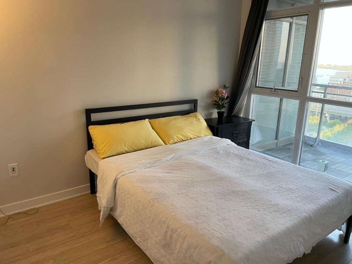 Three-Bedroom Condo With Free Parking Nearby Cn Tower With Lake View 多伦多 外观 照片
