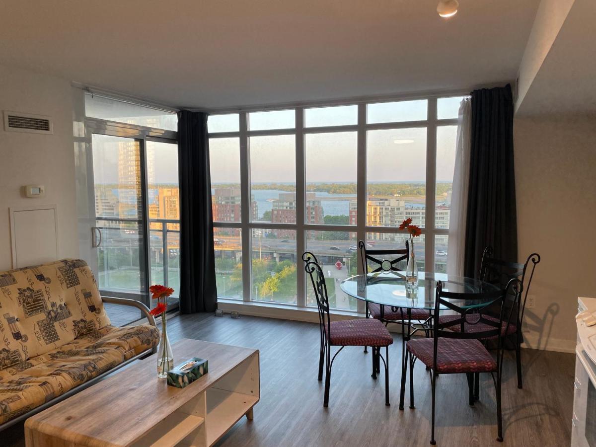 Three-Bedroom Condo With Free Parking Nearby Cn Tower With Lake View 多伦多 外观 照片